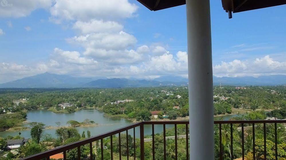 Villa Arunalu Kandy Exterior photo
